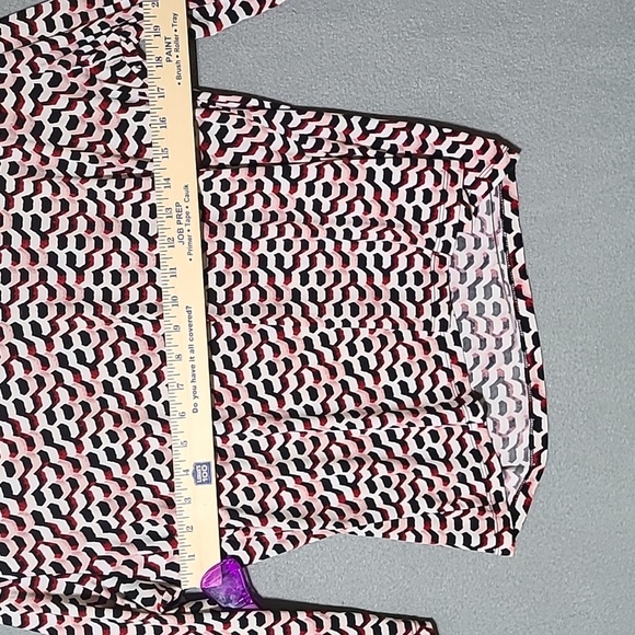 LIZ CLAIBORNE Women's V-Neck Long Sleeve Geometric Print Blouse - Size Large - Picture 5 of 6